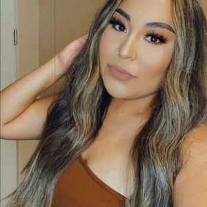 Meet your Posher, Yanet